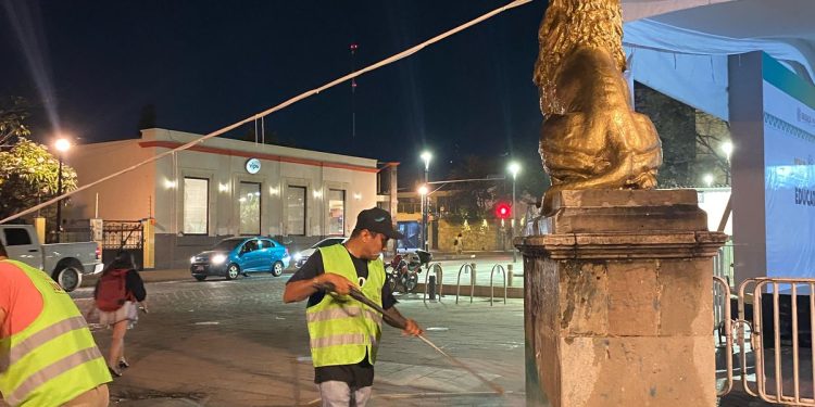 La Cuadrilla Móvil del Centro Histórico continúa realizando trabajos de limpieza la ciudad