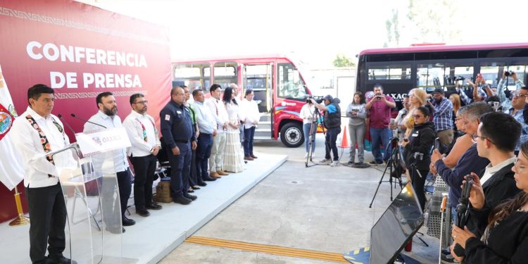 Lamenta Salomón Jara accidente en autopista Mitla – Tehuantepec; instruye a dependencias brindar apoyo a víctimas