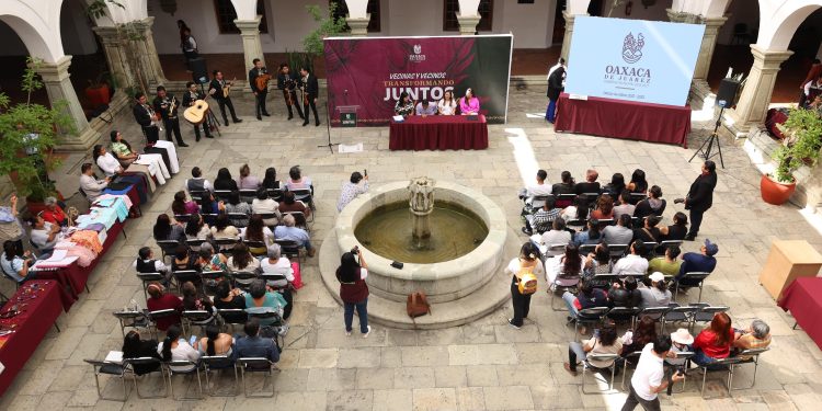 Vecinas y vecinos concluyen de manera exitosa cursos en Escuela Municipal de Artes y Oficios