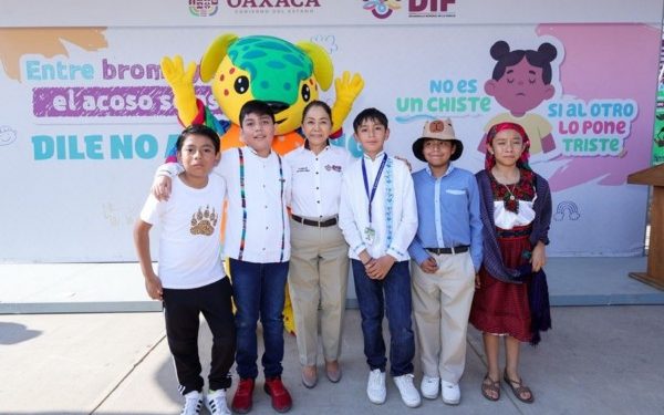 Fortalece DIF Oaxaca mensajes de prevención del acoso escolar en el transporte público