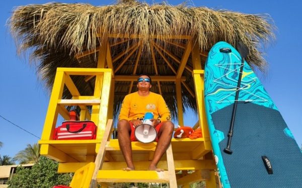 Entrega Sectur Oaxaca 10 torres salvavidas para garantizar la seguridad en playas