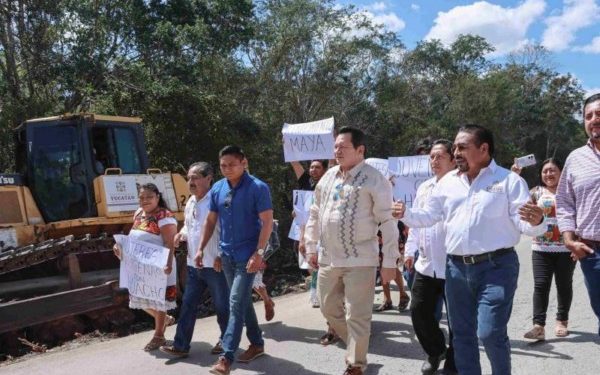 Avanzan trabajos de conservación de carreteras del oriente del estado