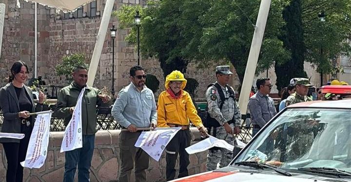 Dan banderazo oficial a campaña de prevención de incendios forestales