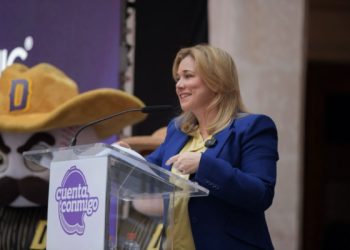 Maru Campos acompaña a Dorados de Chihuahua en la presentación de la temporada 2025 de la LMB