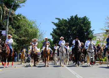 Con alegría y tradición, celebran cabalgata del Festival Primavera Rodolfo Morales