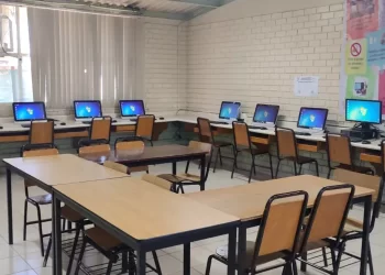 Reciben primarias federales equipos de cómputo de la campaña “Equipamiento con Sentido”