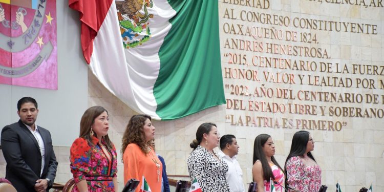 Clausura Congreso de Oaxaca Primer Periodo Ordinario de Sesiones correspondiente al primer año de la LXVI Legislatura