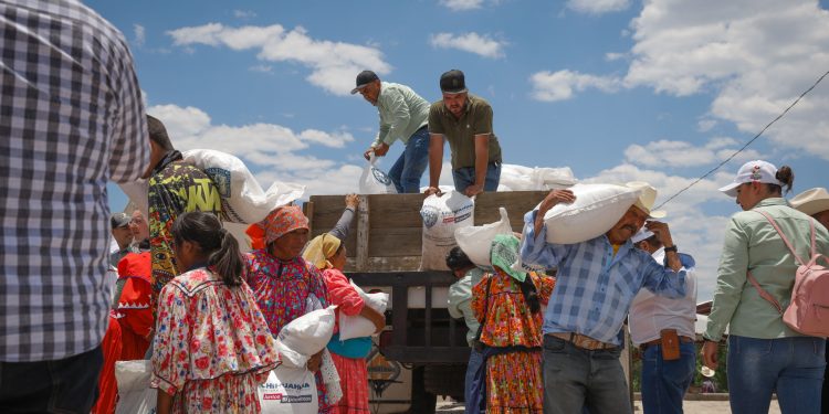 Entrega Estado más de 2 mil 500 apoyos alimenticios en Guachochi