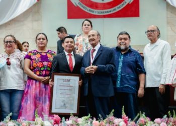 Entrega Congreso de Oaxaca la medalla “Álvaro Carrillo” al compositor Mario López Hernández