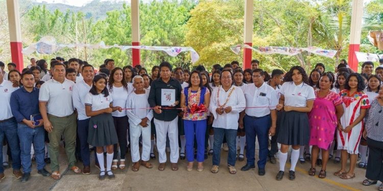 Impulsan lectura y creatividad con la Feria del Libro “Tendedero Ilustrado” en Cobao de Huaxpaltepec
