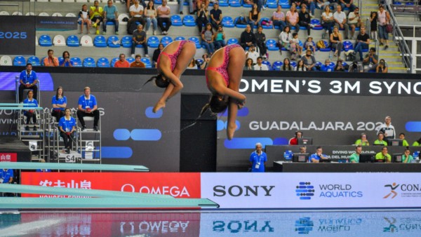 Mía y Lía Cueva dan a México su primera medalla en la Copa Mundial de Clavados Guadalajara 2025
