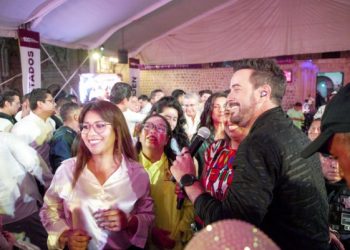 Mane de la Parra enciende la Plaza de la Danza con su energía y romanticismo