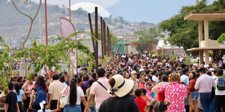 Miles de sonrisas se comparten en la Fiesta de la Niñez organizada por DIF Oaxaca
