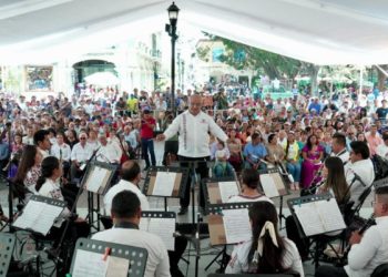 vInicia el Festival Primavera Rodolfo Morales con emotivo concierto en el Zócalo de Oaxaca
