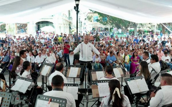 vInicia el Festival Primavera Rodolfo Morales con emotivo concierto en el Zócalo de Oaxaca