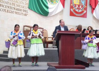 Poder Legislativo reconoce como elementos culturales identitarios materiales e inmateriales los conocimientos, técnicas y diseños para elaborar el atuendo típico de San Pablo Tijaltepec