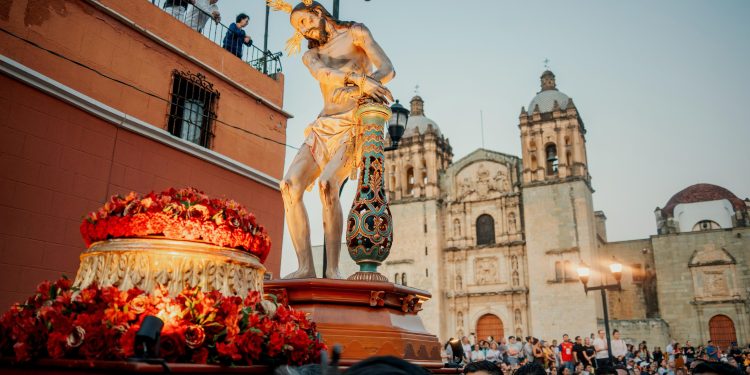 Emotiva participación en la Procesión del Silencio en Oaxaca de Juárez