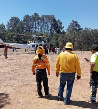 Suma Gobierno del Estado apoyo de equipo aéreo para el combate de incendio en Tlaxiaco