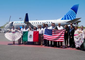 Llega primer vuelo de Houston a Puerto Escondido, un puente a la prosperidad: Sectur Oaxaca