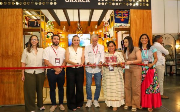 Fortalece Sedeco vinculación internacional en Gran Feria Artesanal del Caribe AMA 2025
