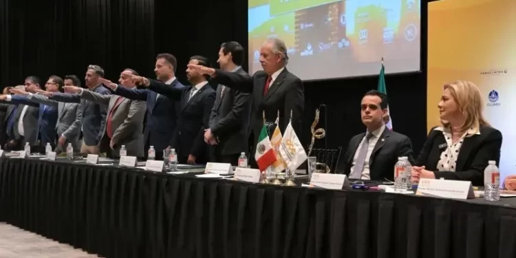 Acompaña Maru Campos a nueva Mesa Directiva del Consejo Coordinador Empresarial de Chihuahua en su toma de protesta