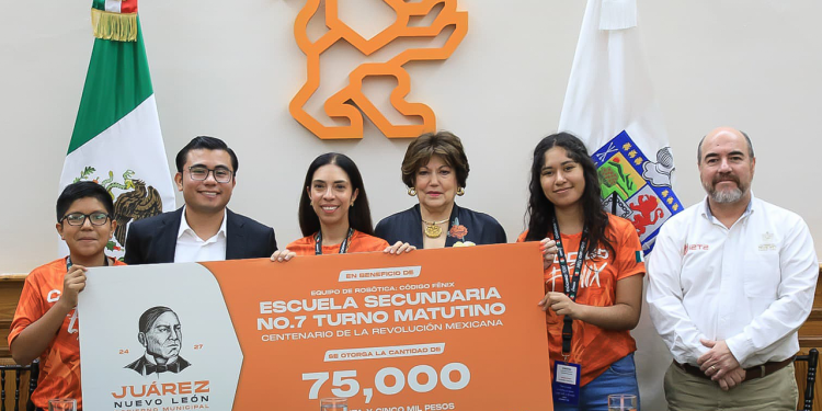 Apoya Gobierno estatal al equipo “Código Fénix” en su Competencia Internacional de Robótica