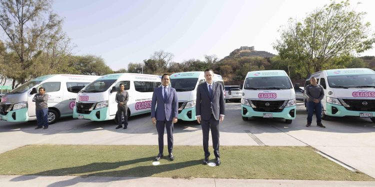 Asiste Mauricio Kuri al arranque del programa A Paso Firme Rumbo a Clases en Corregidora