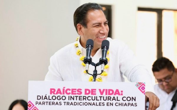 Eduardo Ramírez reconoce legado y compromiso de las parteras tradicionales de Chiapas.