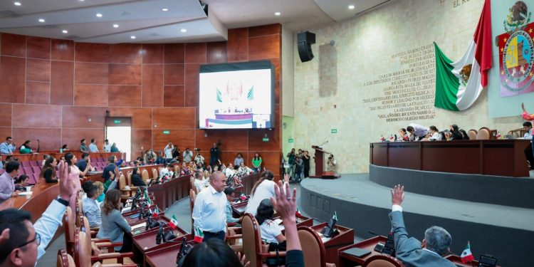 Avala Congreso de Oaxaca cambio de autoridades en ocho municipios y valida la denominación de un Núcleo Rural