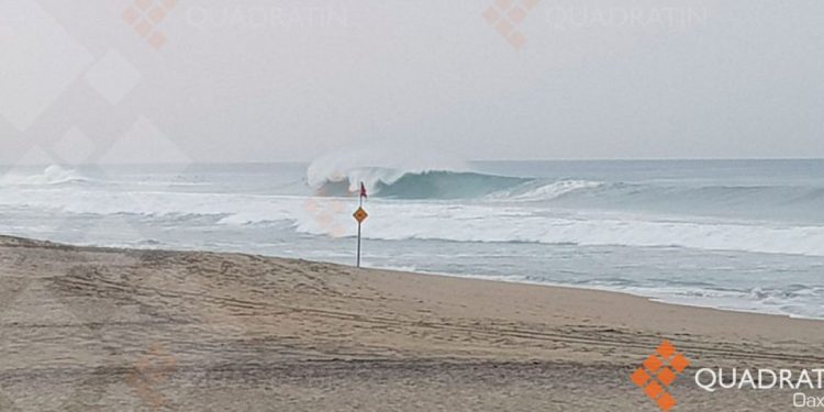 Emite Protección Civil alerta por mar de fondo en la zona costera de Oaxaca