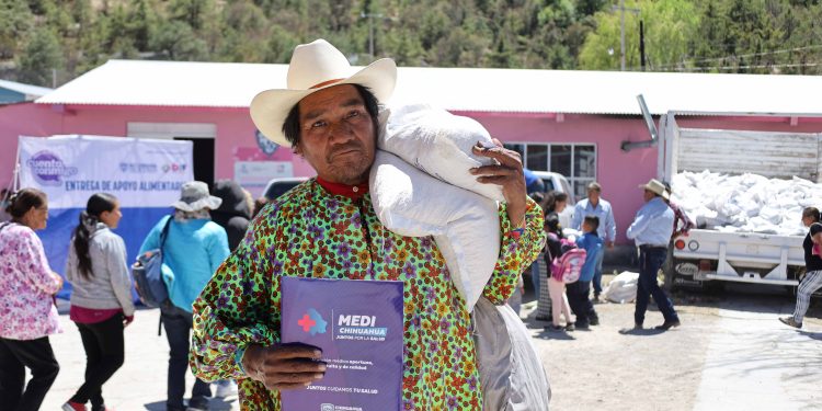 Entregan maíz y frijol a 500 familias de diversas comunidades de Sisoguichi