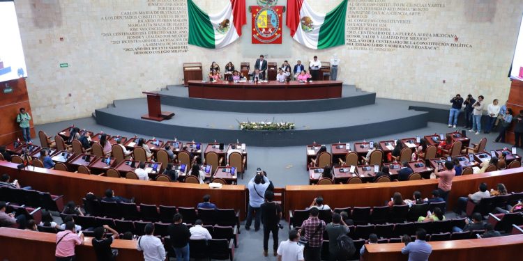 Estacionamientos públicos y privados deberán reservar el 10 por ciento de sus espacios para uso exclusivo de personas con discapacidad, embarazadas y adultas mayores