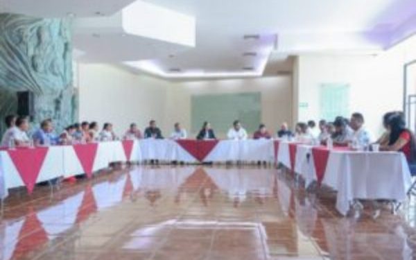 Evelyn Salgado prioriza el diálogo y acuerda plan integral con comuneros de Tilapa y pobladores de Malinaltepec