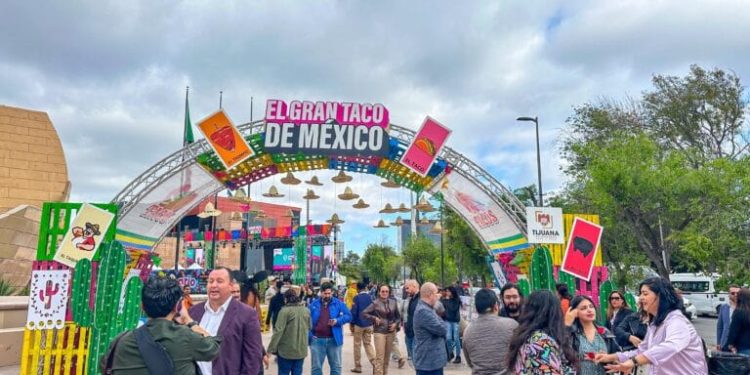 Guerrero destaca con su gastronomía en el festival “El Gran Taco de México”, actividad del Tianguis Turístico 2025.