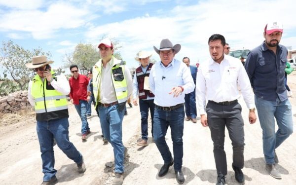 Inicia Gobernador David Monreal trabajos de modernización de carretera Genaro Codina-San Isidro