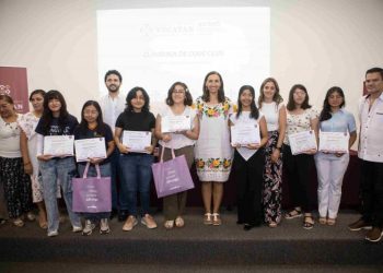 Jóvenes yucatecas concluyen curso sobre programación