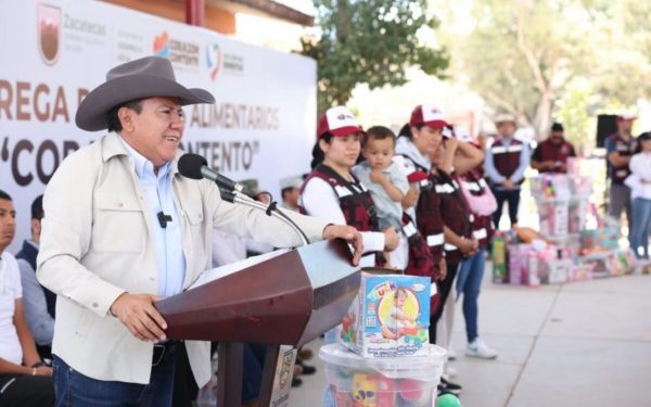 Lleva Gobernador David Monreal Ávila Apoyos Alimentarios para el Bienestar a familias de Genaro Codina