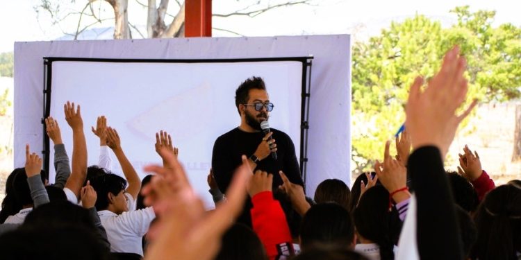 Lleva CECA conferencia del cuidado de la salud mental a Huimilpan