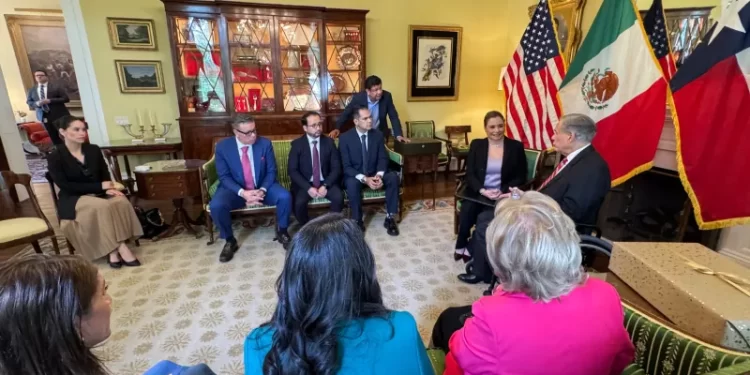Maru Campos y Greg Abbott fortalecen relación bilateral entre Chihuahua y Texas