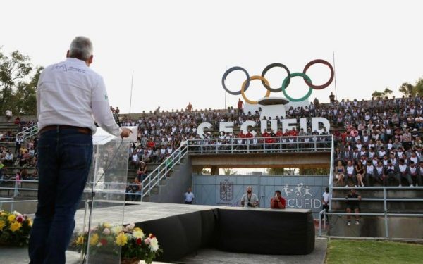Abandera Bedolla a deportistas michoacanos rumbo a Olimpiada Nacional 2025