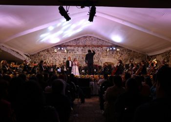 Orquesta Sinfónica de Oaxaca rinde homenaje a Rodolfo Morales en Ocotlán de Morelos
