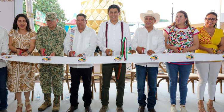 Otorga Gobernador de Oaxaca apoyos por más de 10 mdp al campo y la ganadería de Loma Bonita