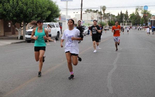 Participan más de 700 personas en carrera “Tu Familia es Primero”, en Delicias