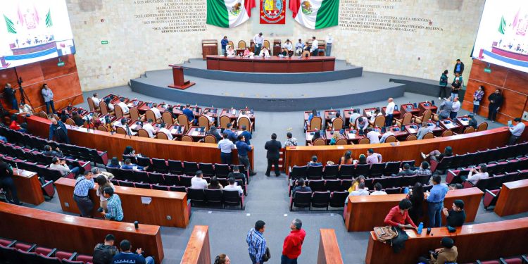 Plantean instaurar el 06 de mayo de cada año como el “Día de la Jueza y Juez Oaxaqueño”