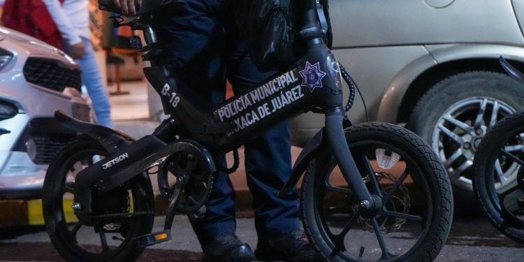 Refuerza Oaxaca de Juárez la seguridad vecinal con bicicletas eléctricas