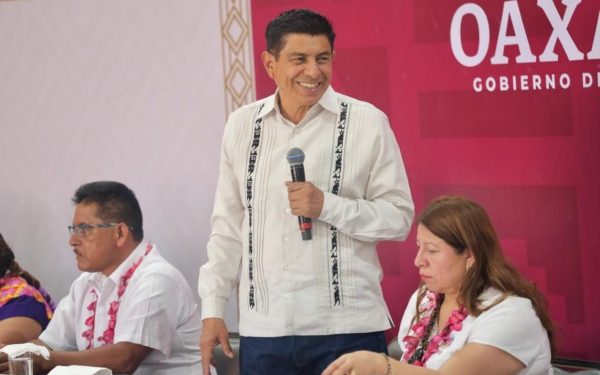 Atiende Gobernador de Oaxaca al municipio más pobre del país con la construcción de 100 cuartos dormitorios