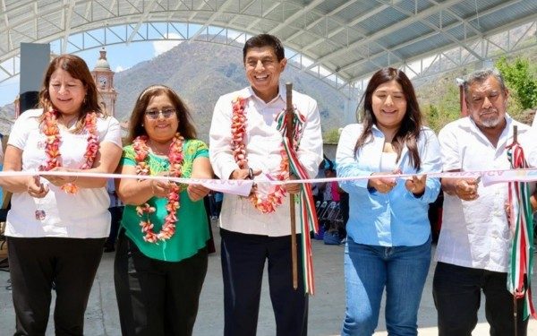Inaugura Salomón Jara techado municipal en San Agustín Atenango; cumple compromiso