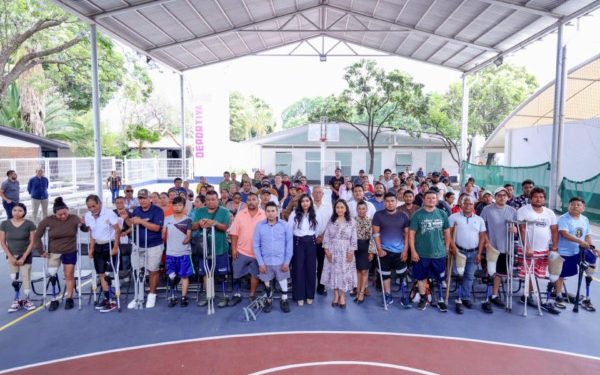 Reciben 30 personas prótesis externas por parte del DIF Oaxaca y Beneficencia Pública