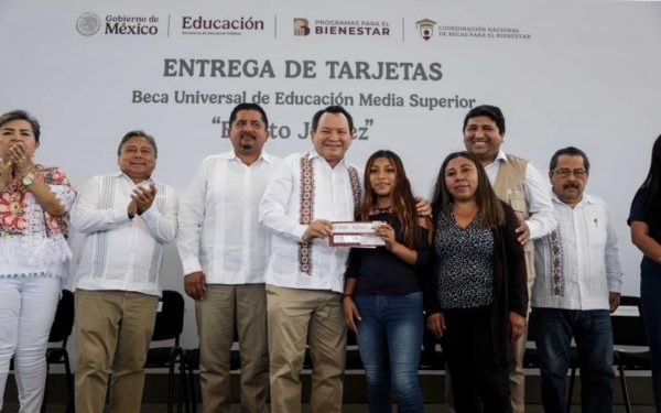 24 mil estudiantes yucatecos ya tienen beca para continuar estudios