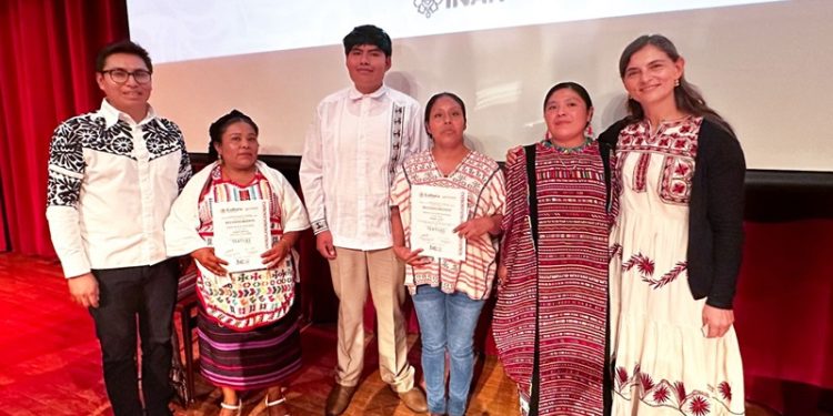 Deslumbra Oaxaca en el XIII Concurso Nacional de Textiles 2025